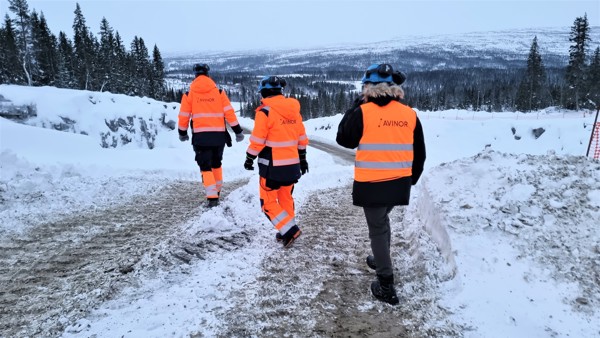 Anne Rindahl Karlsen, Flemming Berthelsen og Trond Erling Vindenes på befaring den 20. desember. 